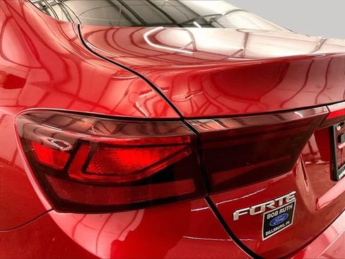 Used 2019 Kia Forte LXS FWD image 28