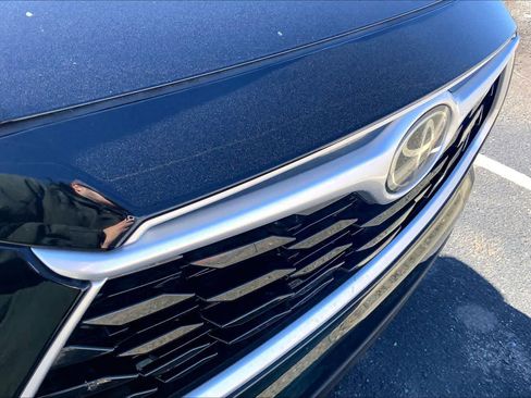 Used 2021 Toyota Highlander LE image 27