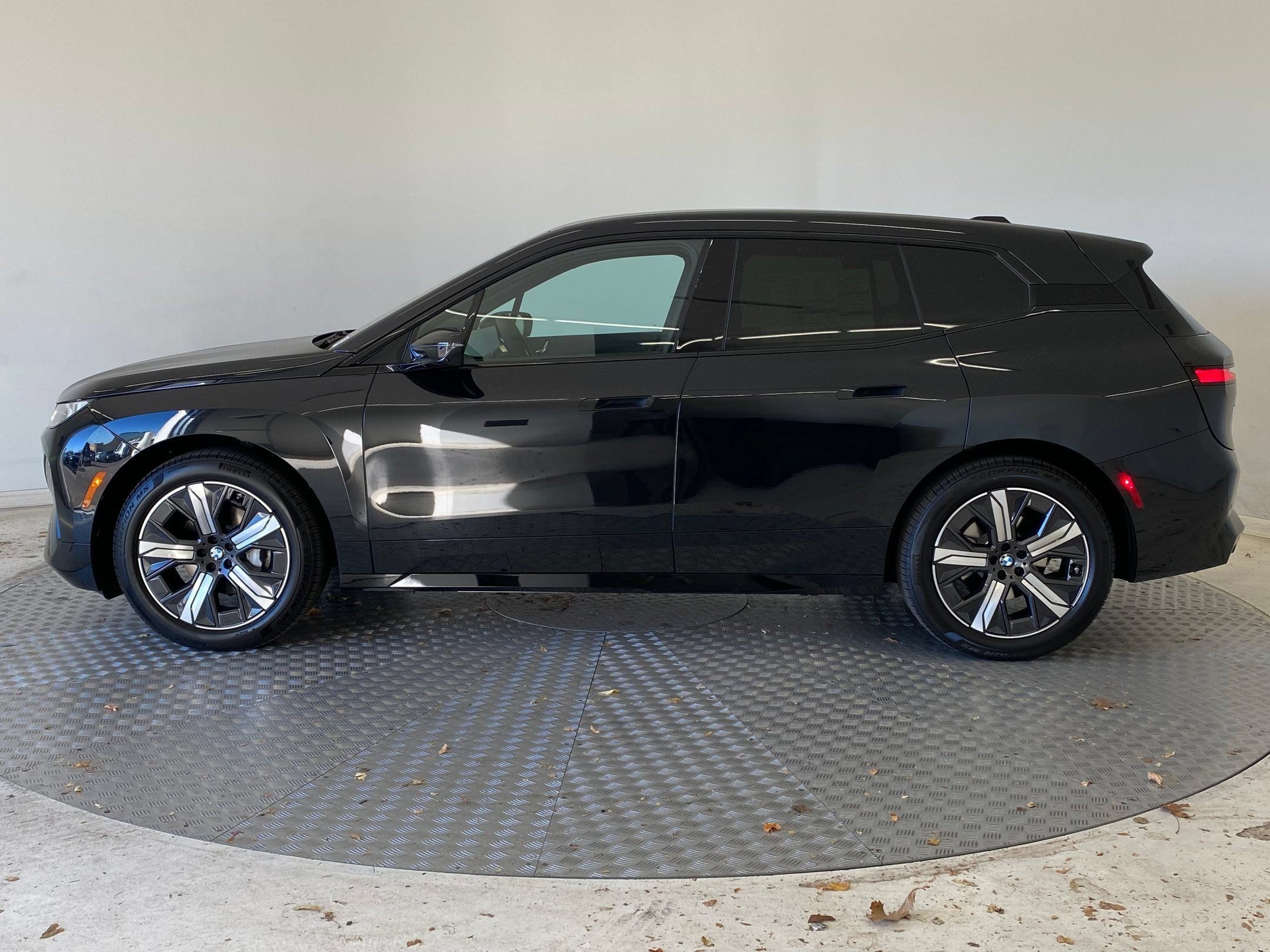 Used 2026 BMW iX xDrive45 AWD/4WD image 2