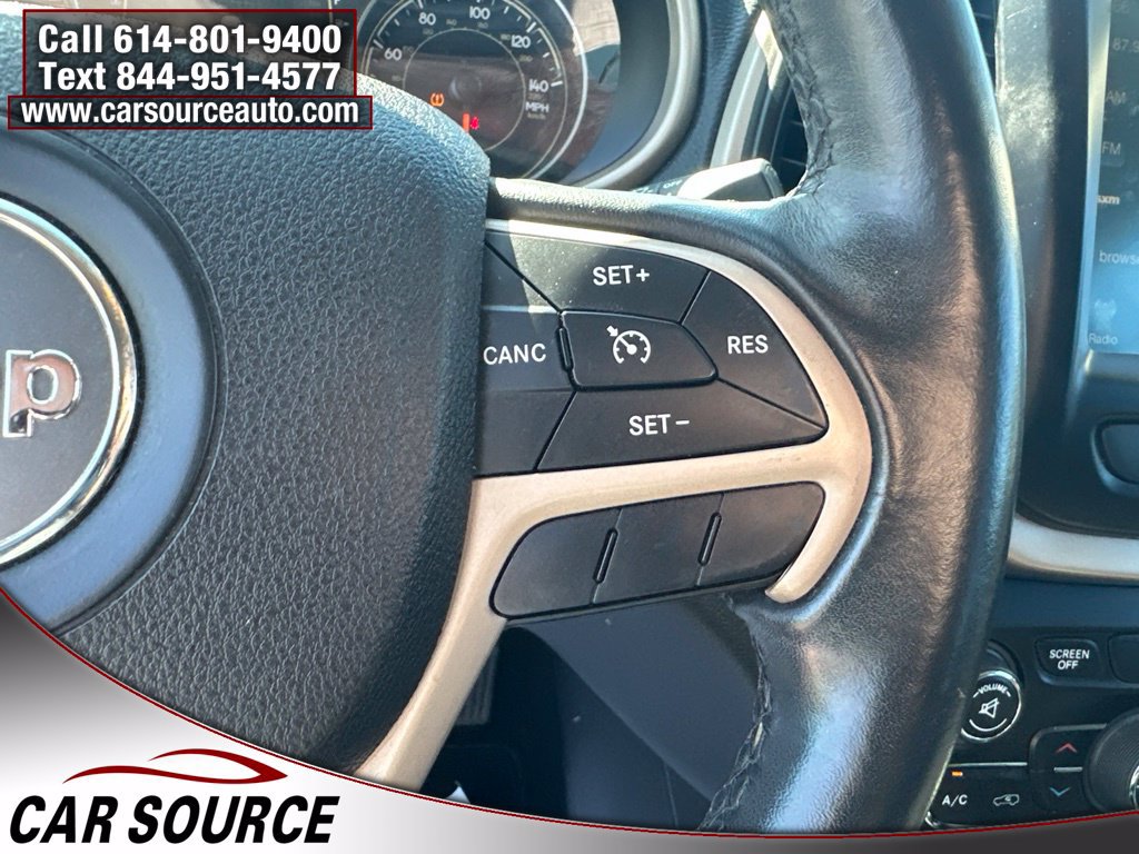 Used 2016 Jeep Cherokee Latitude w/ Comfort/Convenience Group AWD/4WD image 19