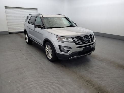 Used 2016 Ford Explorer Limited w/ Equipment Group 301A AWD/4WD image 13