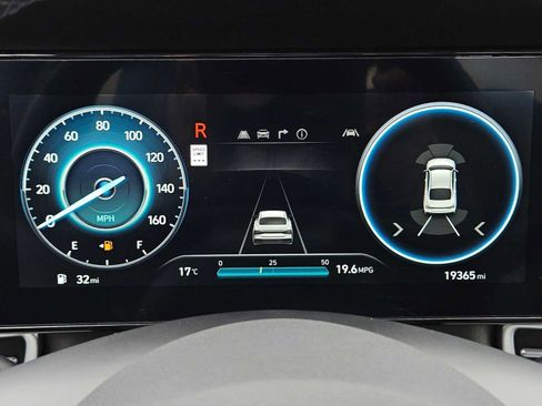 Used 2024 Hyundai Elantra Limited image 29