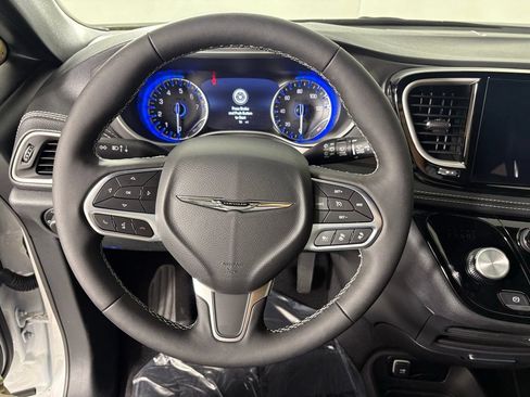 New 2026 Chrysler Pacifica Select FWD image 22