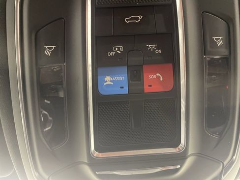 Used 2024 Jeep Wagoneer 4WD w/ HD Trailer Tow Package image 29