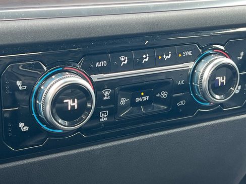 Used 2024 GMC Sierra 1500 SLT image 28