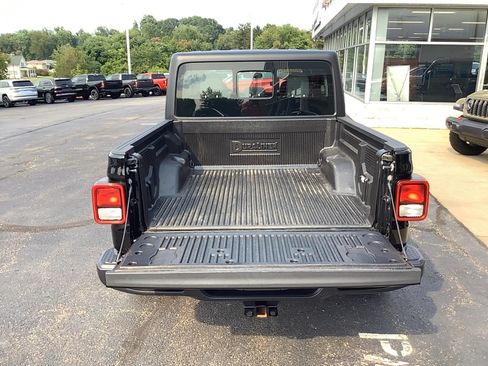 Certified 2023 Jeep Gladiator Sport AWD/4WD image 5