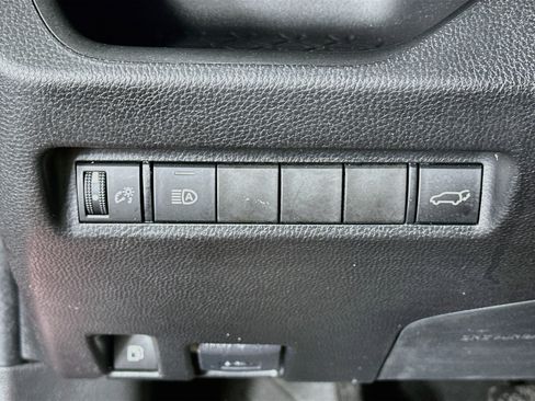 Used 2022 Toyota RAV4 XLE w/ Convenience Package AWD/4WD image 17