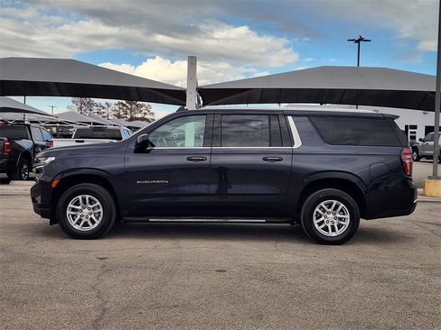 Certified 2024 Chevrolet Suburban LT image 4