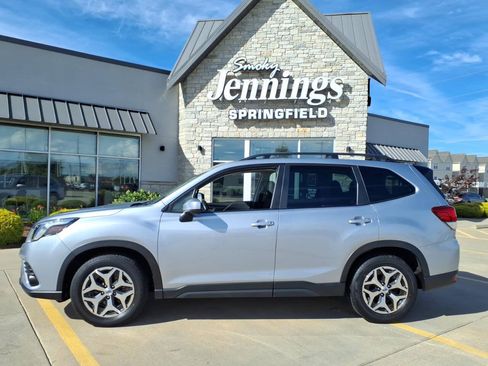 Used 2024 Subaru Forester Premium AWD/4WD image 1