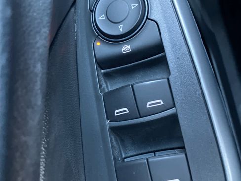 Used 2024 Chevrolet Trax RS w/ Sunroof Package FWD image 13