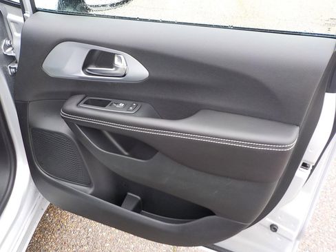 New 2026 Chrysler Pacifica Limited w/ S Appearance Package image 11