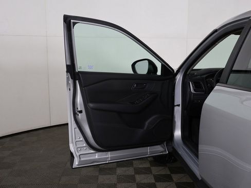 Used 2024 Nissan Rogue S image 15