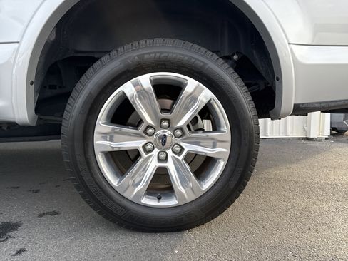 Used 2016 Ford F150 Platinum w/ Equipment Group 701A Luxury image 3