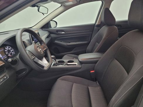 Used 2025 Nissan Altima 2.5 SV FWD image 17