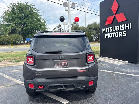 Used 2016 Jeep Renegade Trailhawk w/ Premium Trailhawk Package AWD/4WD image 4