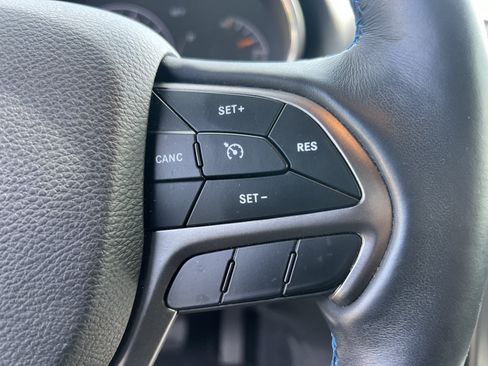 Used 2019 Jeep Grand Cherokee Laredo RWD image 24