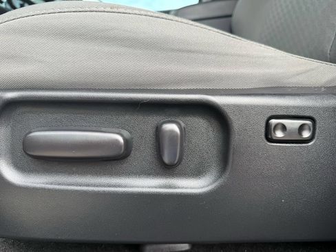 Used 2021 Toyota Tacoma SR5 AWD/4WD image 17