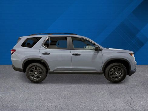 New 2025 Honda Pilot TrailSport image 2