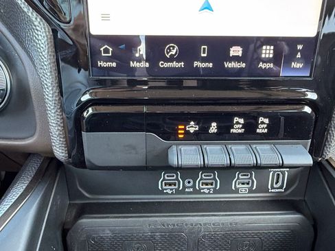 Used 2025 RAM 1500 Limited AWD/4WD image 33