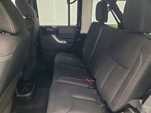 Used 2017 Jeep Wrangler Unlimited Sahara w/ Max Tow Package image 18