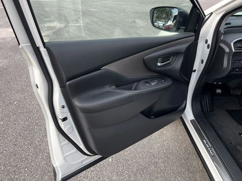 Used 2023 Nissan Murano SV w/ SV Midnight Edition Package image 11