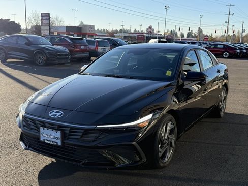 Certified 2025 Hyundai Elantra Sport image 4