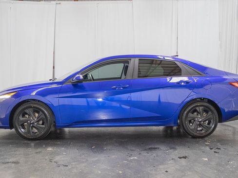 Used 2023 Hyundai Elantra SEL w/ Preferred Accessory Package image 5