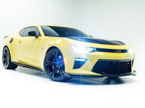 Used 2018 Chevrolet Camaro SS RWD image 5