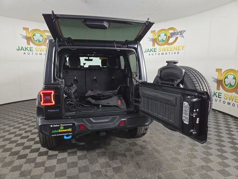 Used 2022 Jeep Wrangler Unlimited Sahara image 33