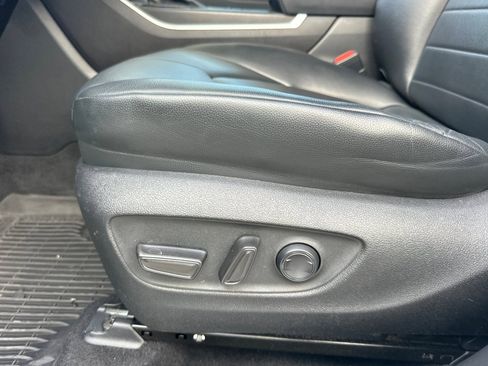 Used 2022 Toyota Highlander XLE AWD/4WD image 14
