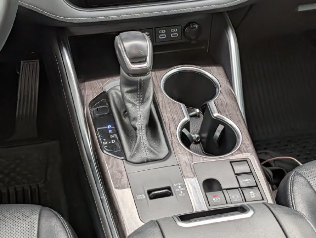 Used 2024 Toyota Highlander Platinum FWD image 14