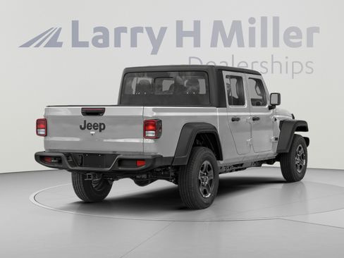 Used 2022 Jeep Gladiator Sport AWD/4WD image 2