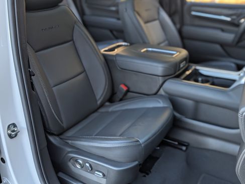 Used 2023 GMC Yukon XL Denali image 24