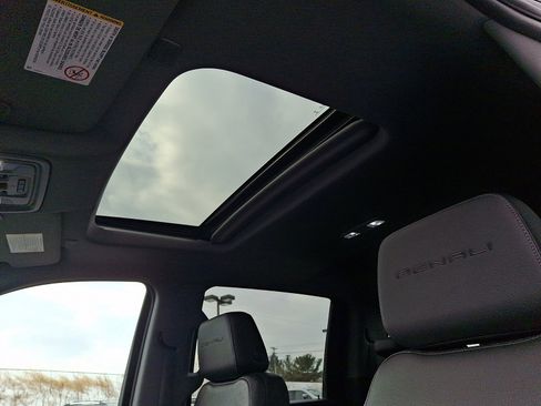 Certified 2022 GMC Sierra 2500 Denali w/ Denali Black Diamond Edition image 14