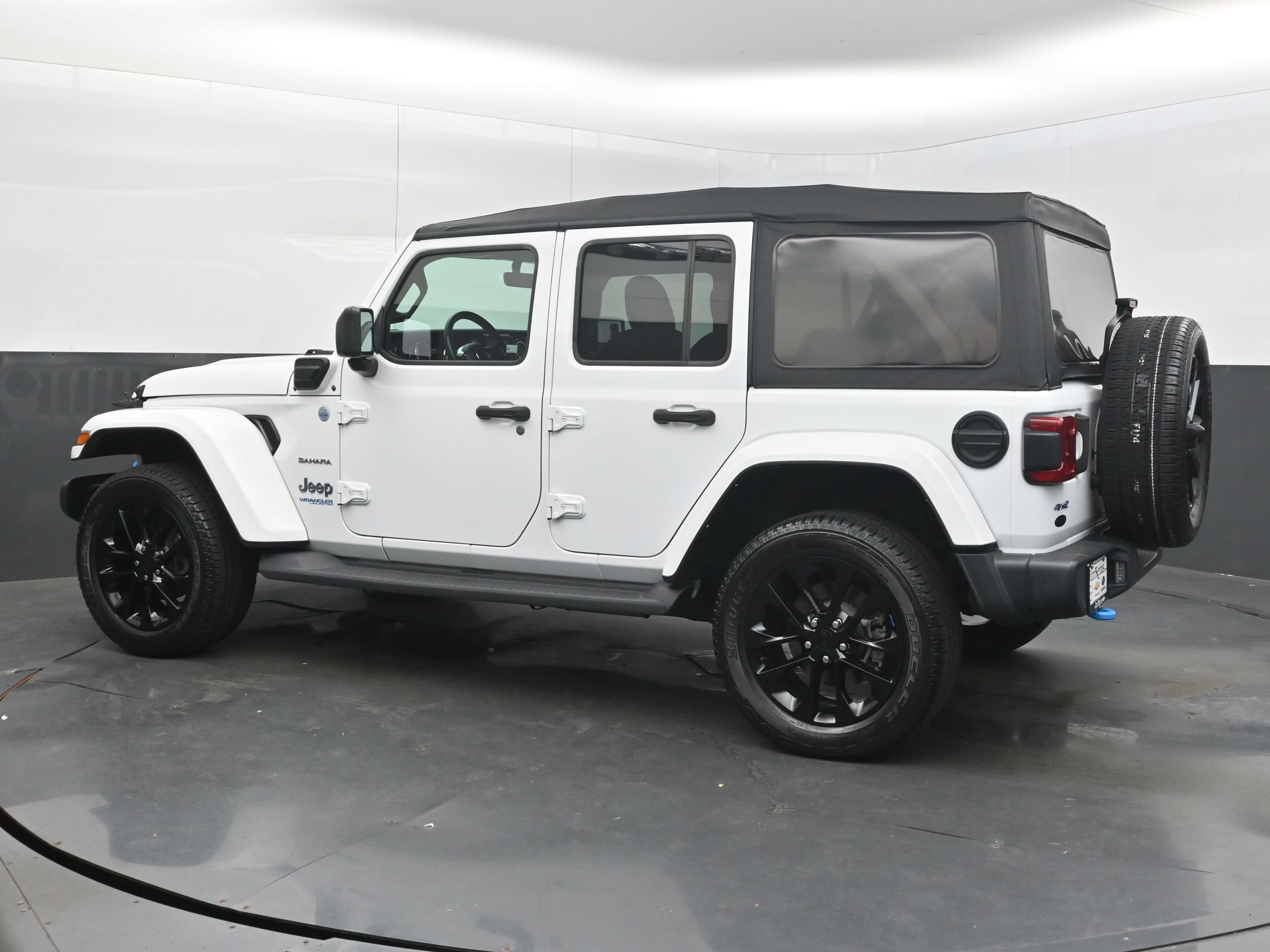 Used 2022 Jeep Wrangler Unlimited Sahara AWD/4WD image 7