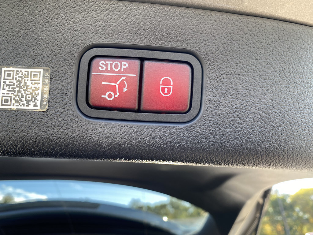 Used 2024 Mercedes-Benz GLC 300 4MATIC image 14