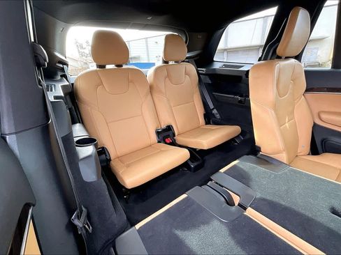 Used 2018 Volvo XC90 T6 Momentum w/ Convenience Package image 31