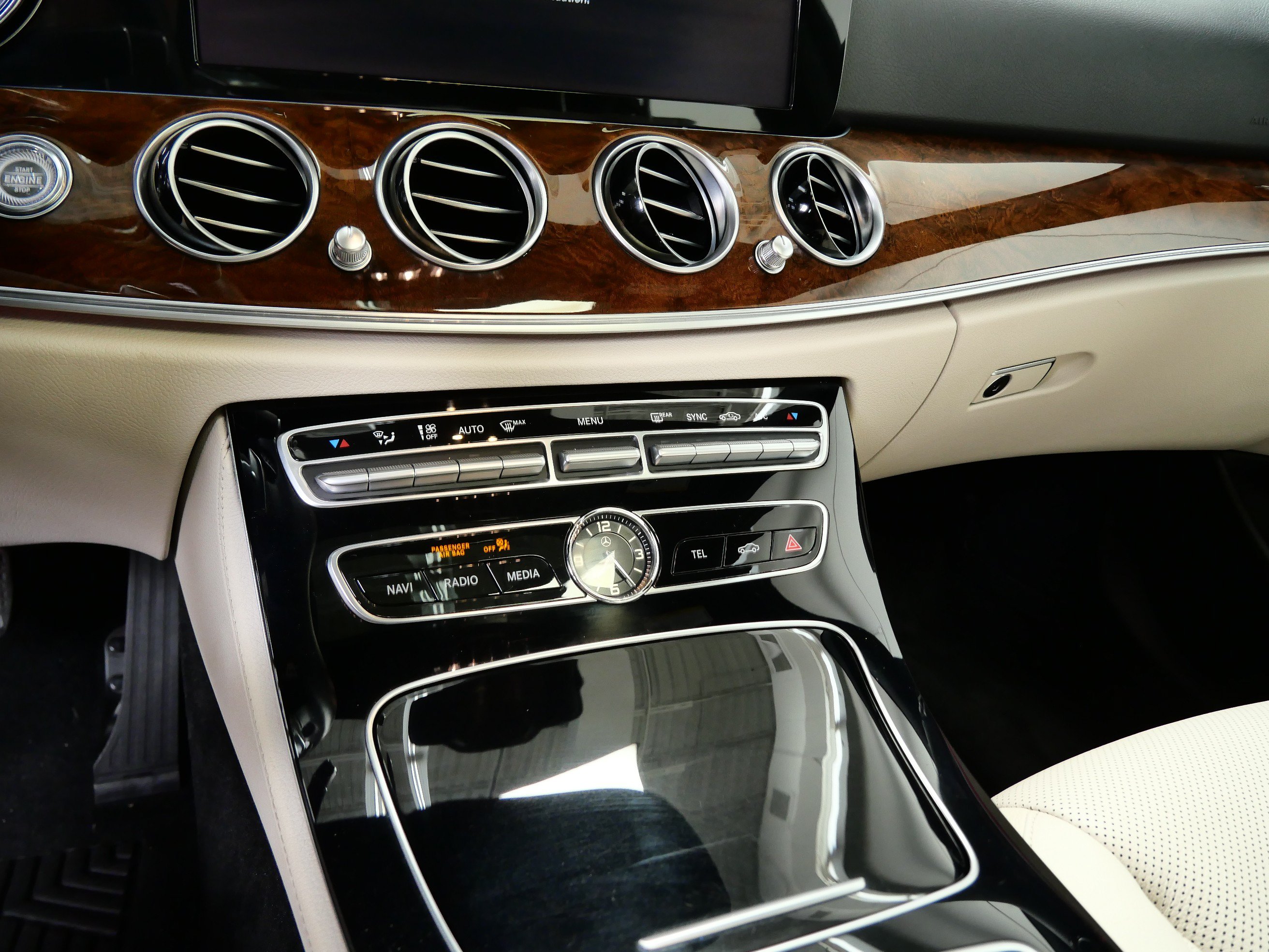 Used 2018 Mercedes-Benz E 400 4MATIC Sedan image 21