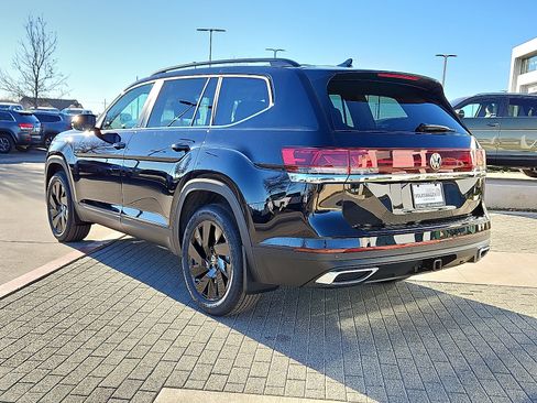New 2026 Volkswagen Atlas SE image 2