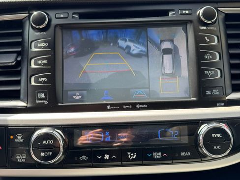 Used 2019 Toyota Highlander Limited Platinum AWD/4WD image 22