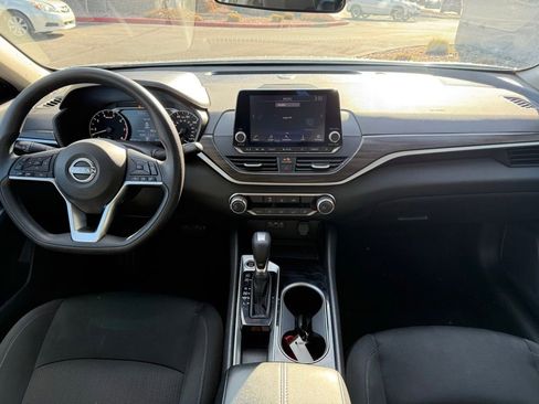 Used 2024 Nissan Altima 2.5 SV image 11