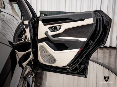 Used 2022 Lamborghini Urus image 50