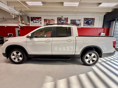Used 2025 Honda Ridgeline RTL image 2