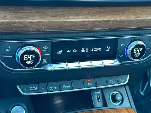 Used 2023 Audi Q5 2.0T Premium w/ Convenience Package image 19