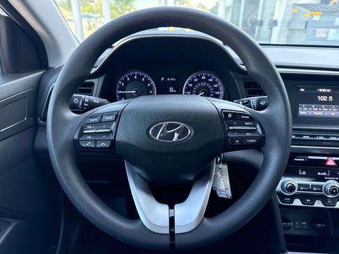 Used 2020 Hyundai Elantra SE w/ Cargo Package (C1) FWD image 14