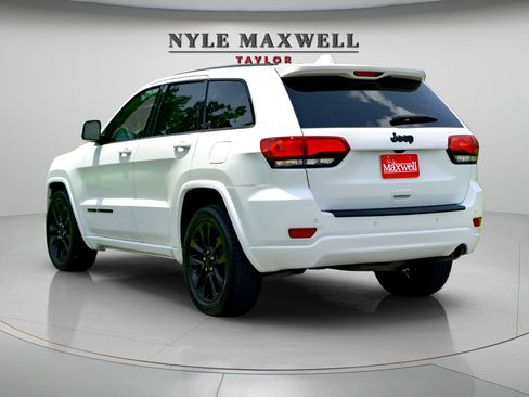 Used 2020 Jeep Grand Cherokee Altitude RWD image 9