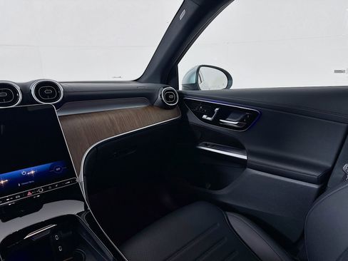 Certified 2025 Mercedes-Benz GLC 300 image 23