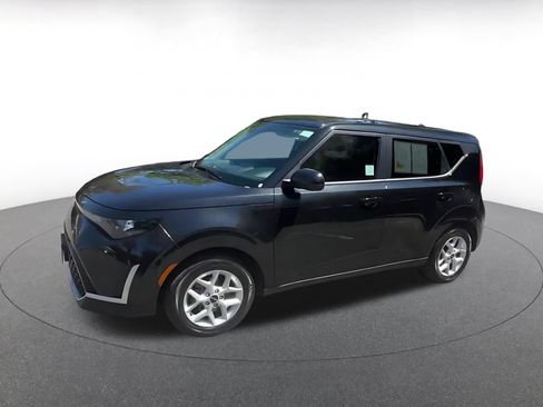 Used 2025 Kia Soul LX w/ LX Technology Package FWD image 6