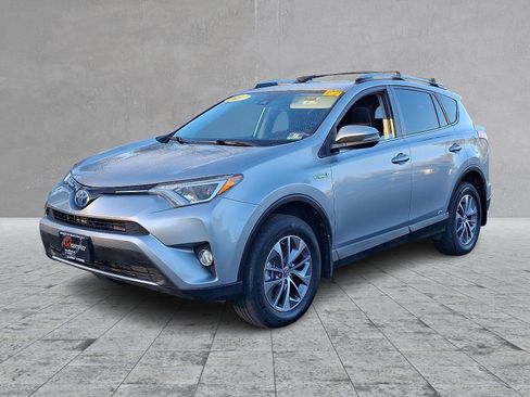 Used 2017 Toyota RAV4 XLE image 5