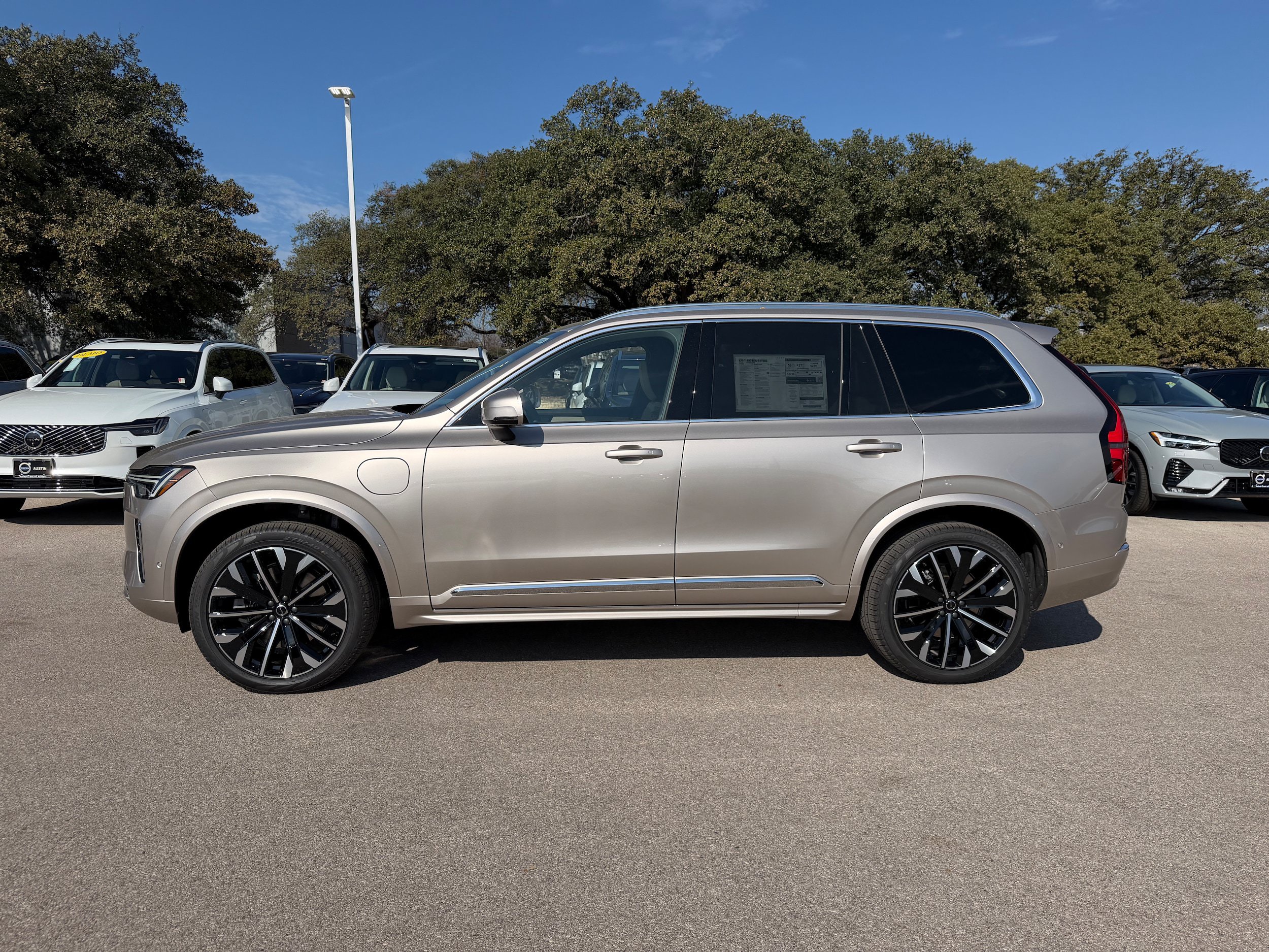 New 2026 Volvo XC90 T8 Plus w/ Protection Package Premier AWD/4WD image 3